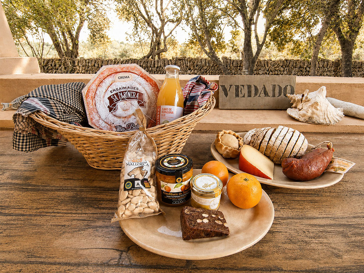 Cesta de desayuno con productos de Baleares bajo pedido